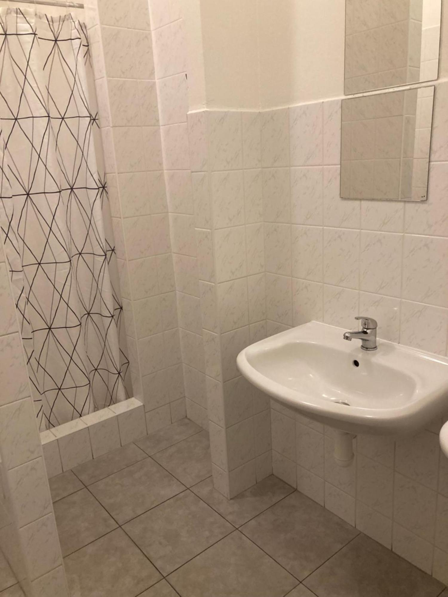 Hostel Praha Ladvi Екстер'єр фото