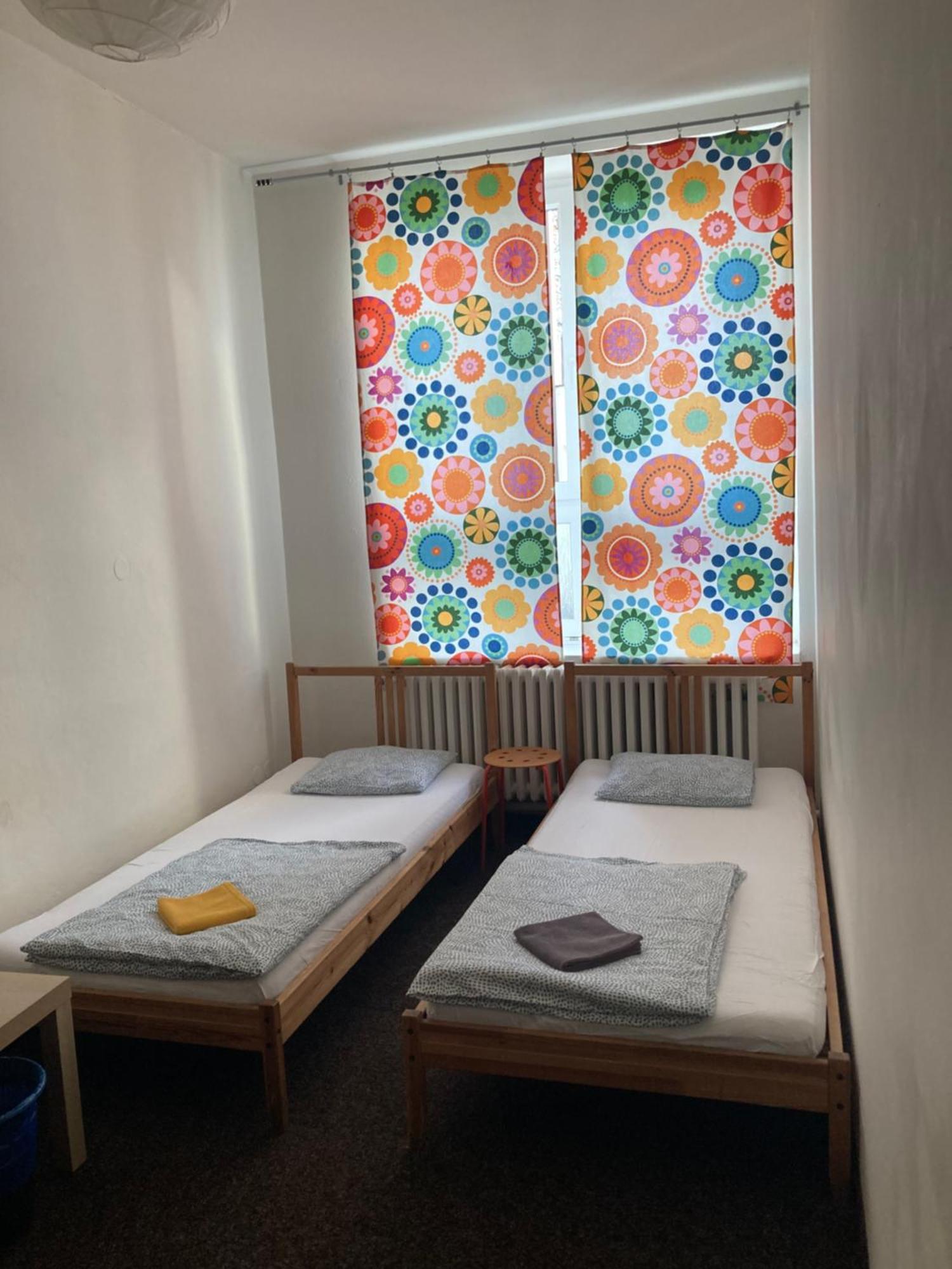 Hostel Praha Ladvi Екстер'єр фото